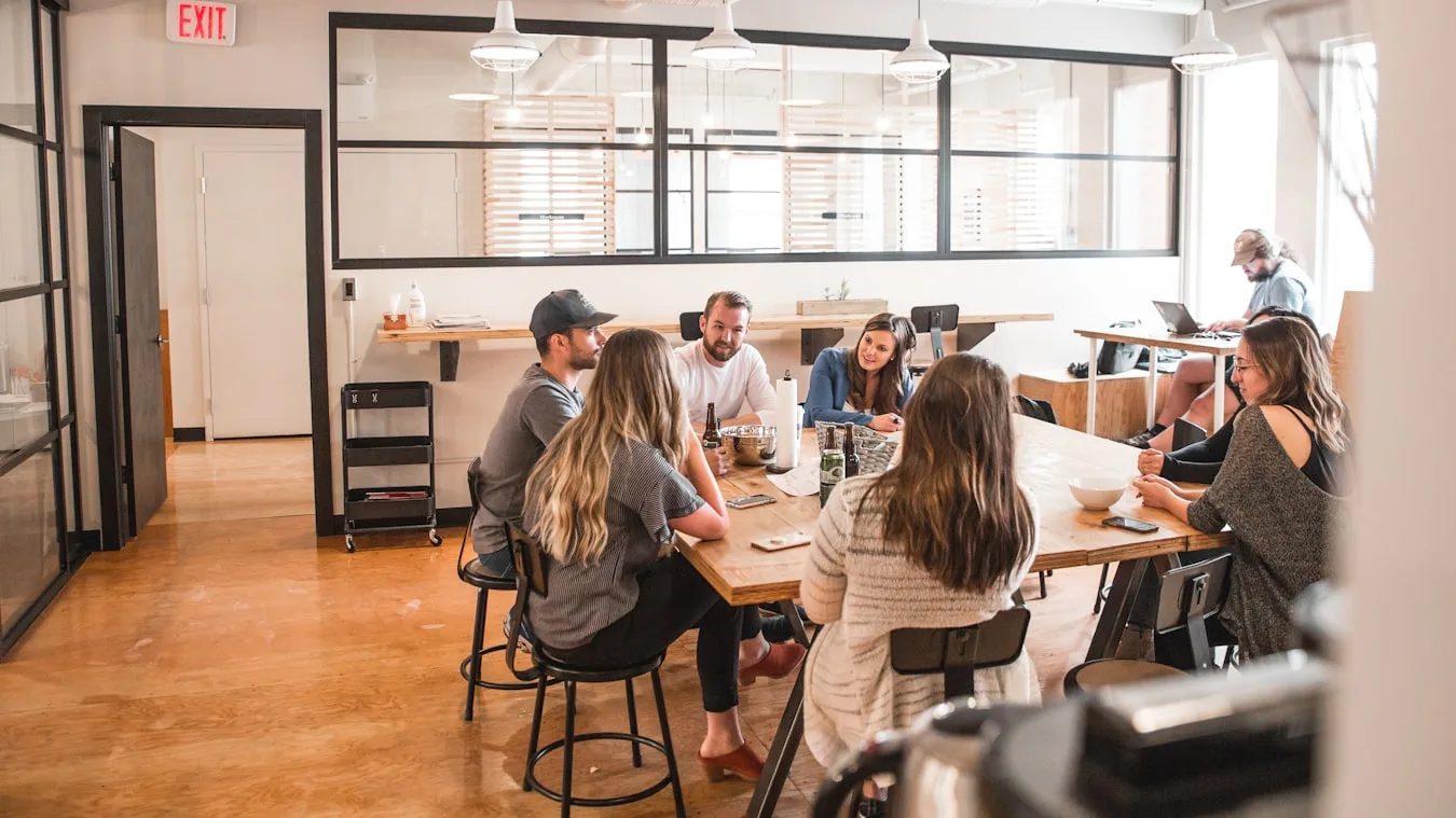 The Evolution of Workplace Culture - 优直播-APP下载